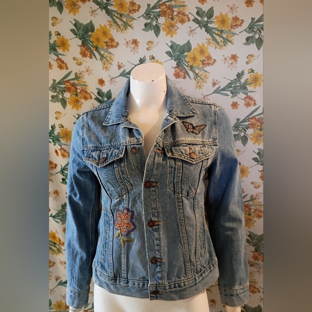 Lucky Brand The Tomboy Trucker Women's Size Small Blue Denim Jacket with Patches
